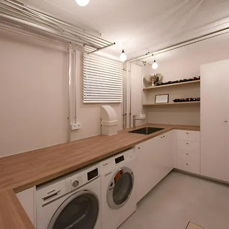 - Modern Space 3-bedroom With Balcony Bbq & Parking I 3 X Kingsize Bed I 10 Mins Central Station I Big Tv I Free Candies - Apartment *